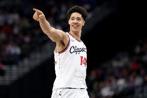 卢：尼德豪泽的防守能改变比赛 他接下来需多投篮&多参与挡拆外弹 - 焦点资讯