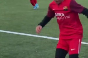 什琴斯尼的儿子正在巴萨青训营拉玛西亚接受训练，小伙子有前途相关视频